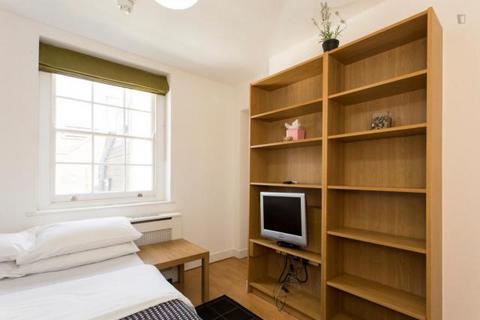 Studio to rent, North Gower Street, Euston, London, NW1