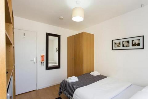Studio to rent, North Gower Street, Euston, London, NW1