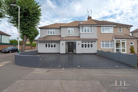 5 bedroom semi-detached house for sale - Farm Way, Hornchurch