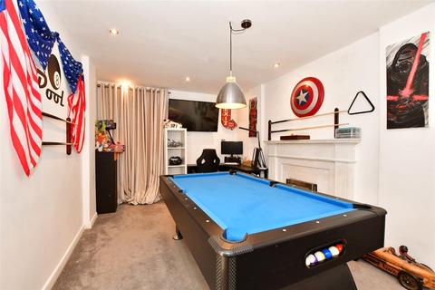 3 Nuthatch Drive, Newhall, Harlow, CM17 9GE
