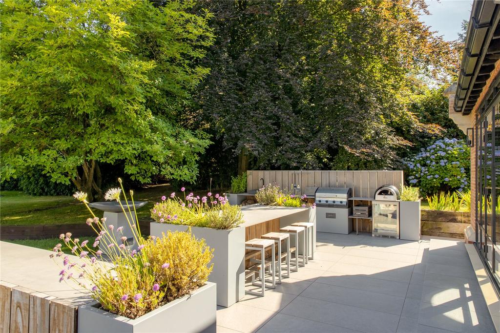Outdoor Kitchen