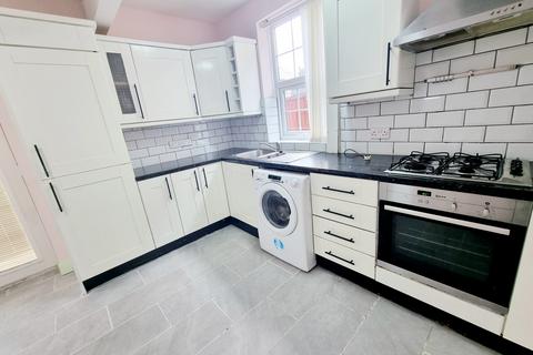 2 bedroom house to rent, South Street, Thatto Heath, WA9