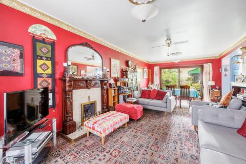 5 Bostonthorpe Road, London, W7 2HA