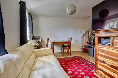 14 Bracken Bank, Lychpit, Basingstoke, RG24 8TQ