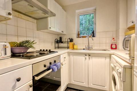 14 Bracken Bank, Lychpit, Basingstoke, RG24 8TQ