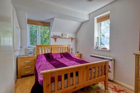 14 Bracken Bank, Lychpit, Basingstoke, RG24 8TQ