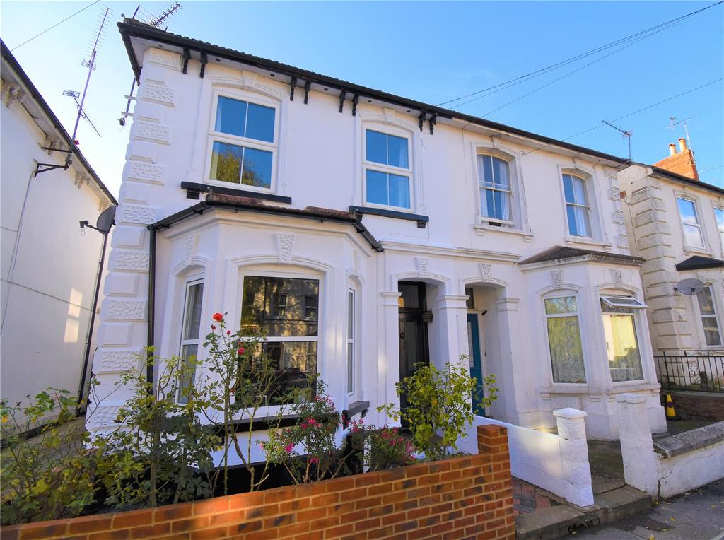 Aldershot, Hampshire GU11 3 bed semidetached house for sale £375,000