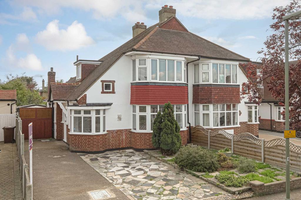 Woodstone Avenue, Epsom 2 bed semidetached house £2,000 pcm (£462 pw)