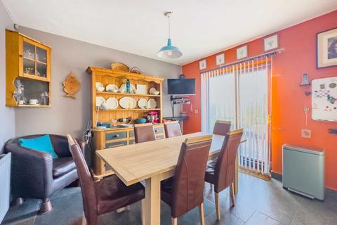 4 bedroom detached house for sale, Brookroyd Lane, Birstall