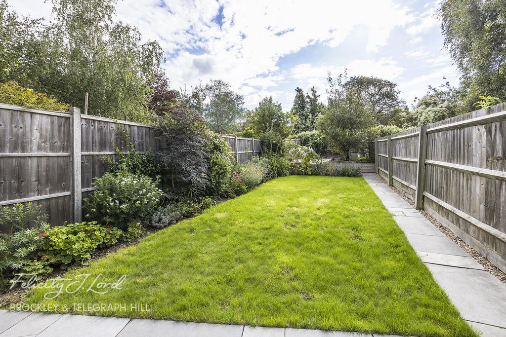 St Donatts Road, New Cross 2 bed apartment £625,000
