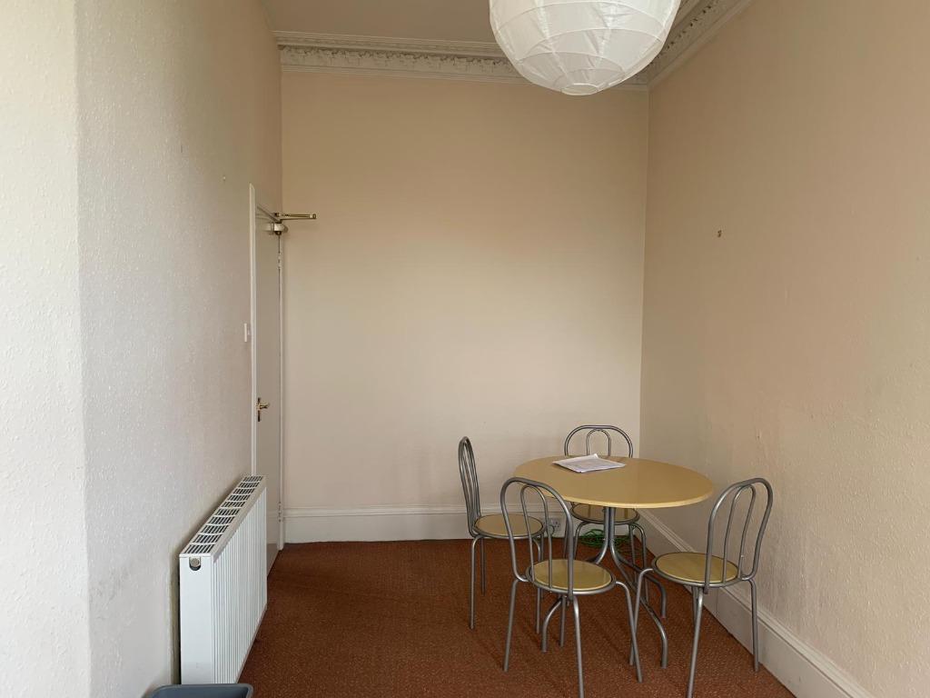 Appin Terrace, Slateford, Edinburgh, EH14 3 bed flat £2,115 pcm (£488 pw)