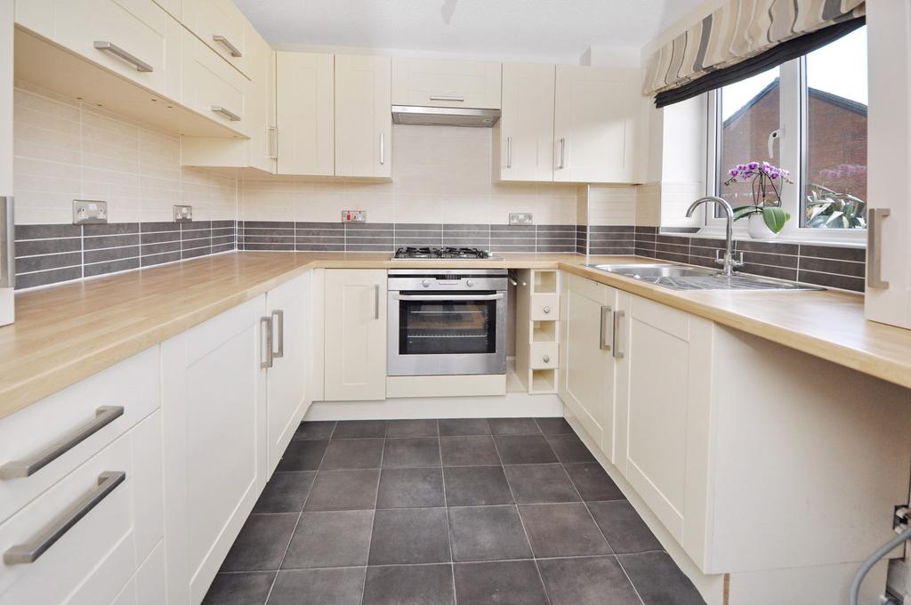 Lawn Drive, Chudleigh 2 bed terraced house £865 pcm (£200 pw)