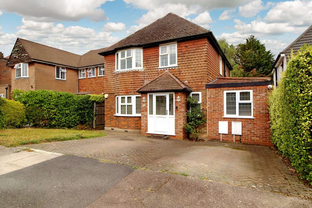 Blythwood Road, Pinner, HA5 4 bed detached house £1,200,000
