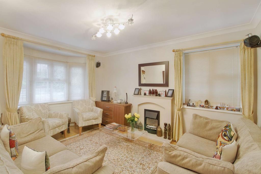 Blythwood Road, Pinner, HA5 4 bed detached house £1,200,000