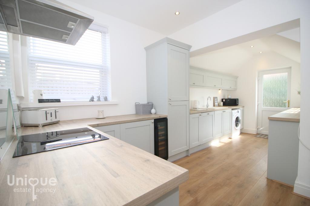 Kendal Avenue, ThorntonCleveleys, FY5 3 bed semidetached house £194,950