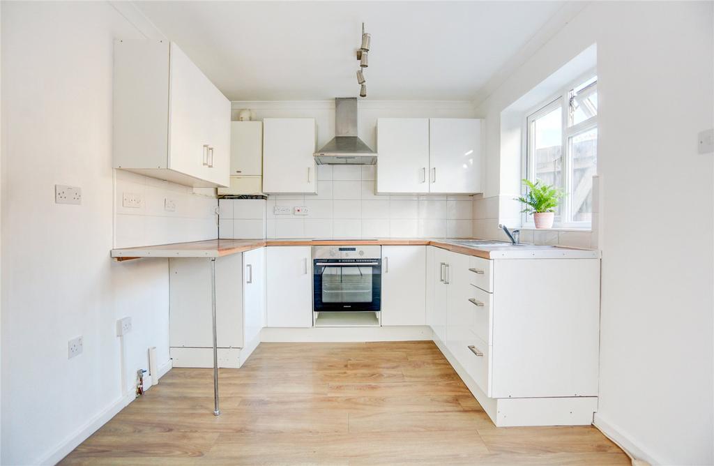 North Road, Portslade, East Sussex, BN41 2 bed terraced house £1,450