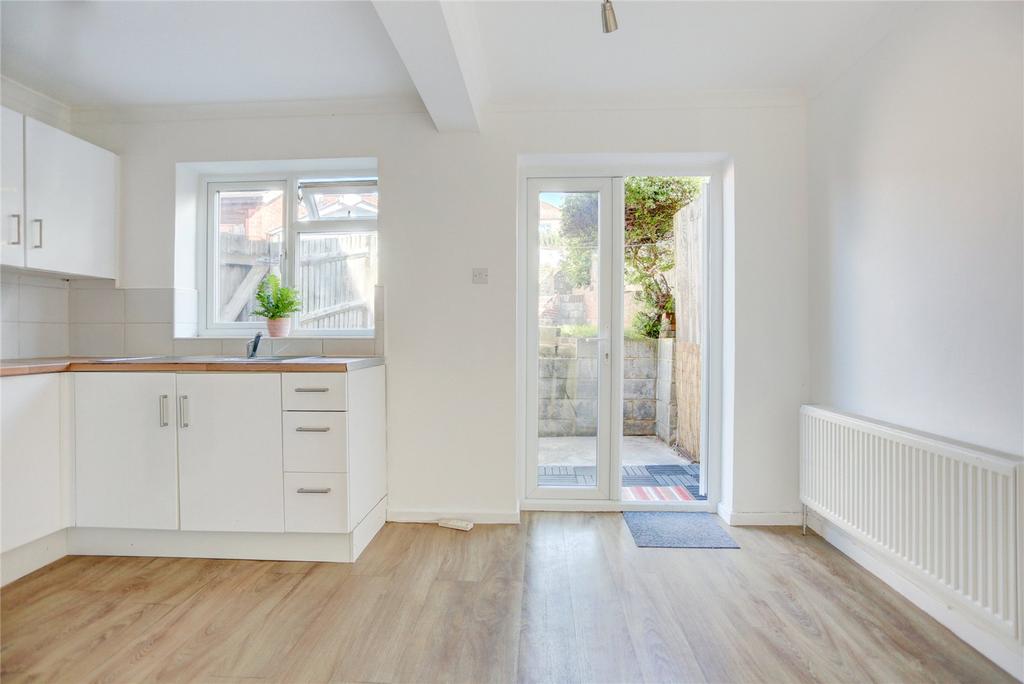 North Road, Portslade, East Sussex, BN41 2 bed terraced house £1,450