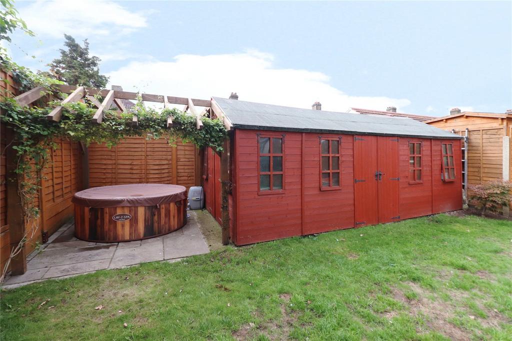 Shed / Hot Tub