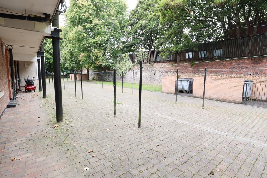 Rear courts
