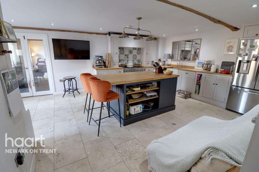 great-north-road-south-muskham-2-bed-barn-conversion-325-000