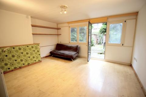 3 bedroom maisonette to rent, Manchester Road, LONDON, E14