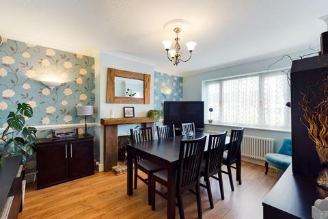 12 Benhurst Gardens, South Croydon, CR2 8NS