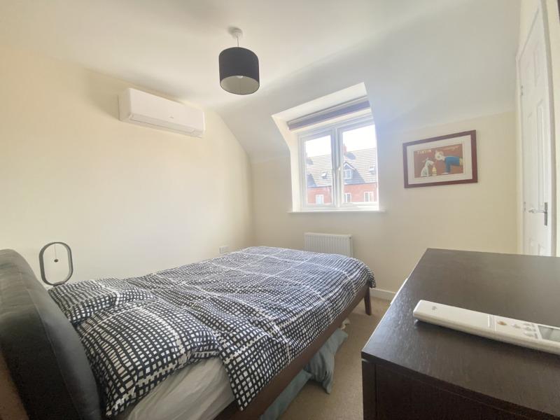 2 bed unfurn coach hpuse with garden to let meon v