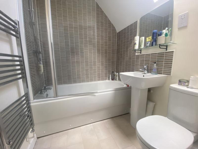 2 bed unfurn coach hpuse with garden to let meon v
