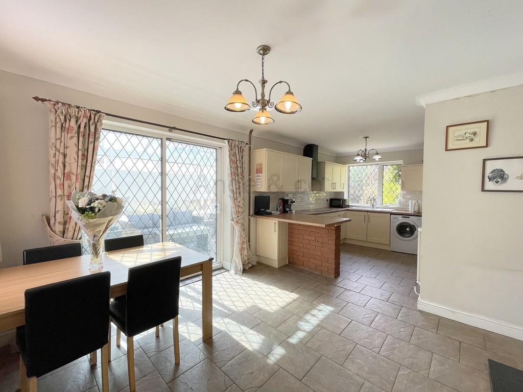 Green Lane, Kessingland, Lowestoft 2 bed detached bungalow £300,000