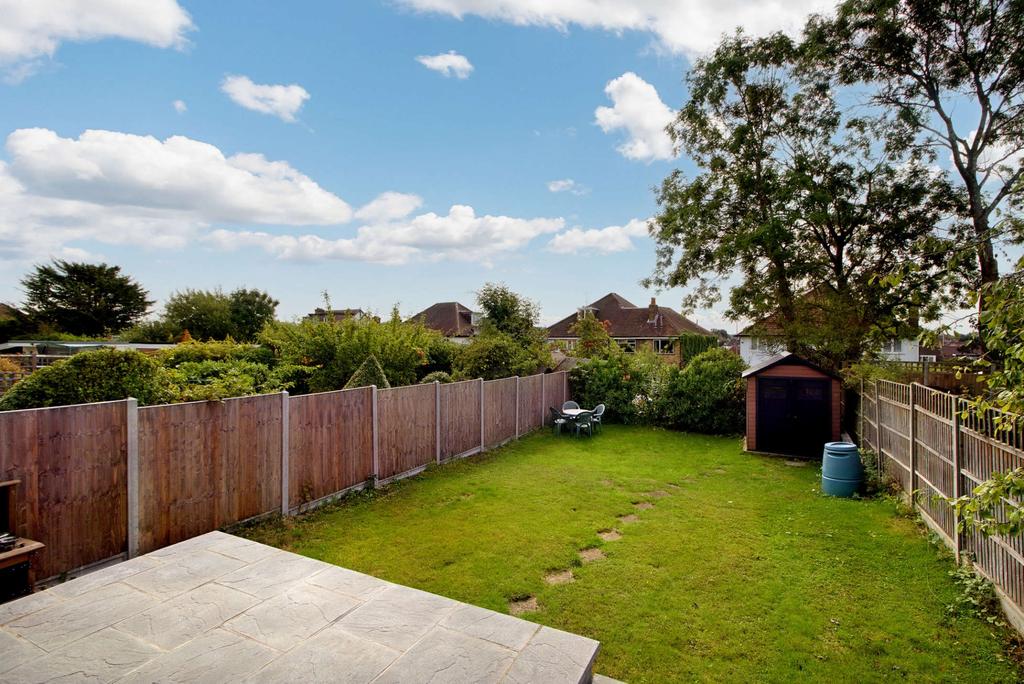 Compton Rise, Pinner, HA5 4 bed semidetached house £925,000