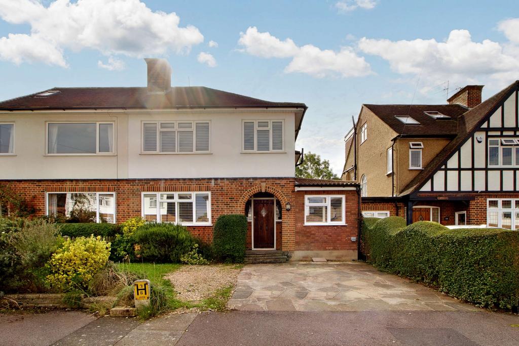 Compton Rise, Pinner, HA5 4 bed semidetached house for sale £825,000