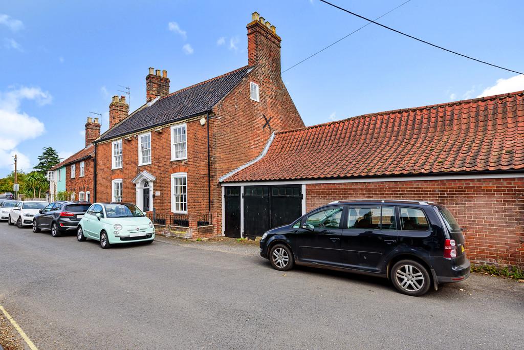 Bungay, Suffolk 4 bed end of terrace house £475,000
