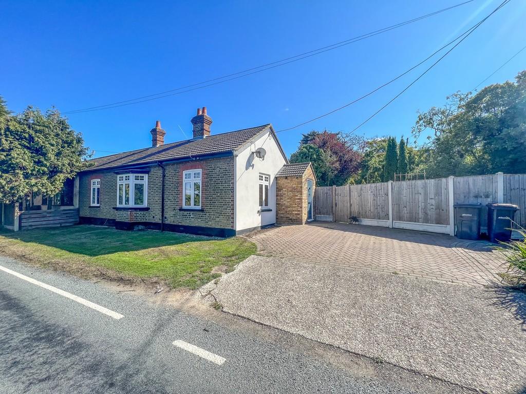 Greensward Lane, Hockley 4 bed semidetached bungalow £400,000