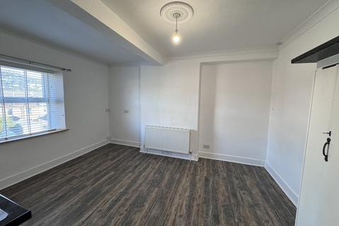 Studio to rent, Norwich Avenue, Bournemouth