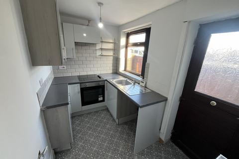 2 bedroom terraced house to rent, Sydney St, Wigan