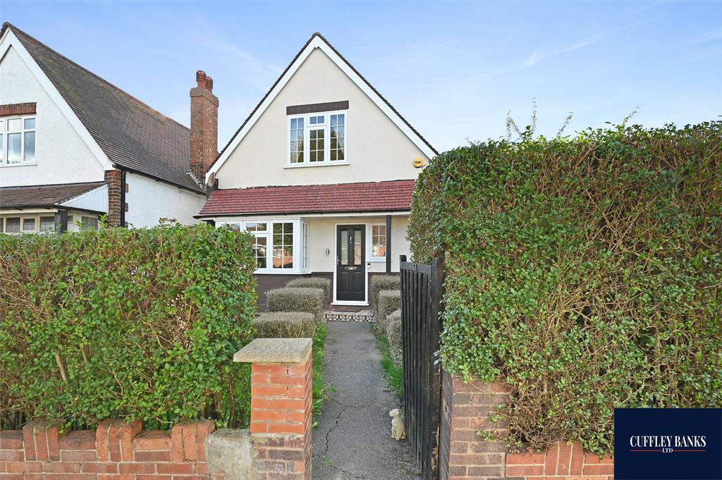 Eastmead Avenue, Greenford, Middlesex, UB6 3 bed detached house £