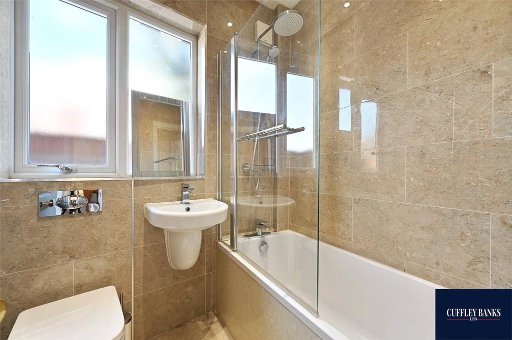 Eastmead Avenue, Greenford, Middlesex, UB6 3 bed detached house £