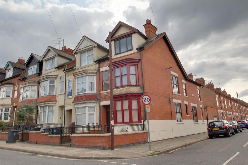 Glenfield Road, Leicester 2 bed apartment £750 pcm (£173 pw)