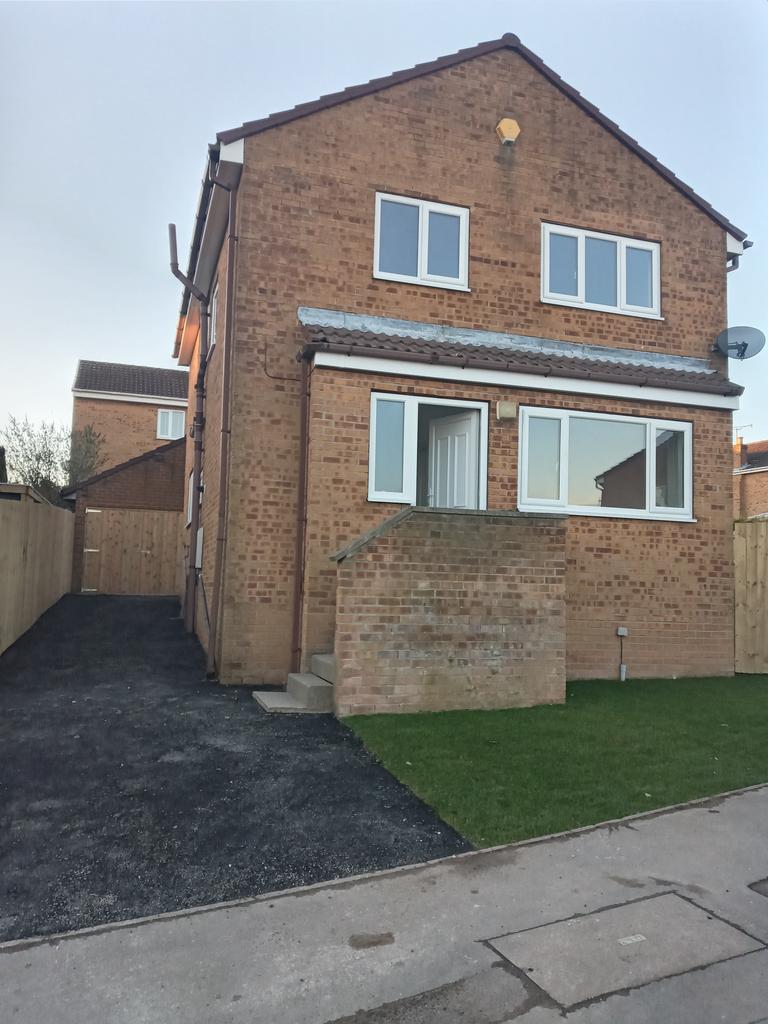 Elder Drive, Upton, Pontefract, West Yorkshire, WF9 4 bed detached
