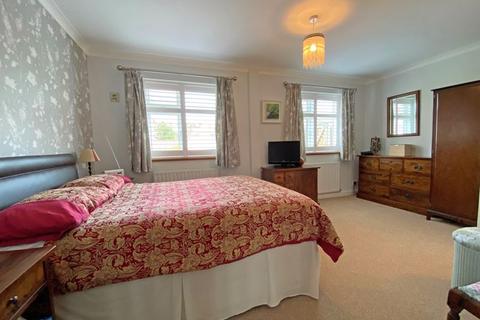 Eastwood The Green, Ide, Exeter, EX2 9RT