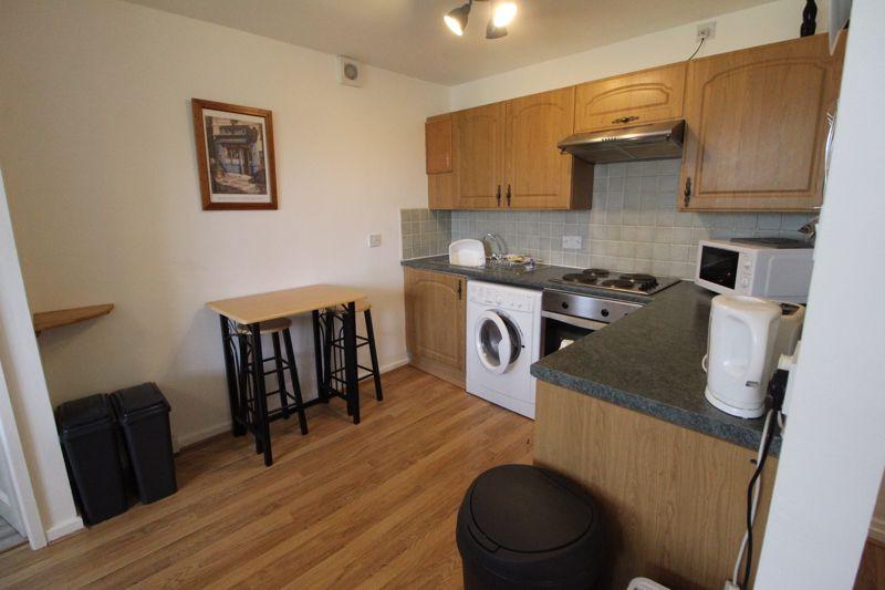 Willow Avenue, Cheadle Hulme 1 bed apartment £550 pcm (£127 pw)