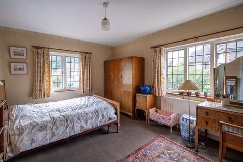 31 Southway, London, NW11 6RX