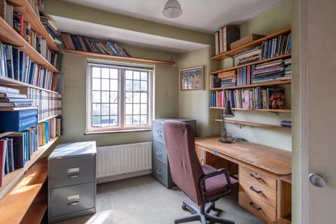 31 Southway, London, NW11 6RX