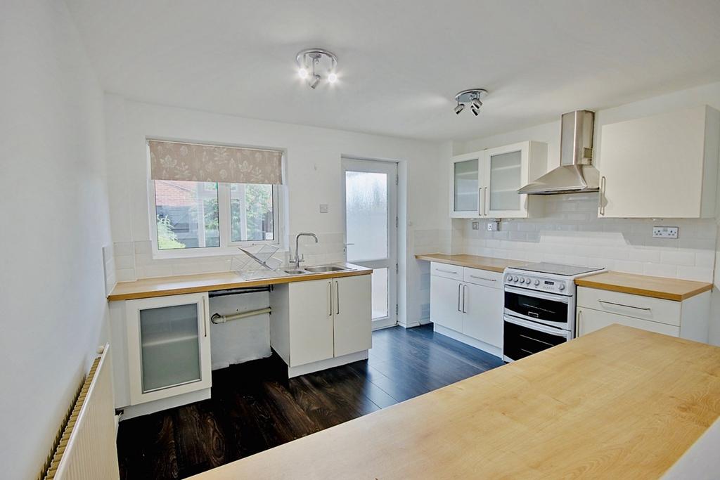 Whitewood Way, Spetchley, Worcester, WR5 2 bed terraced house £775