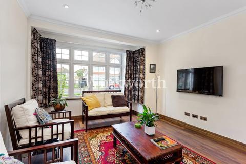 3 bedroom end of terrace house for sale - The Larches, London, N13