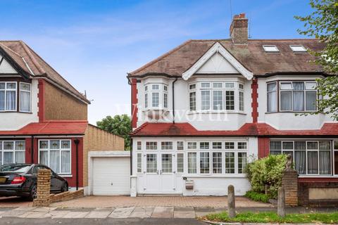 3 bedroom end of terrace house for sale, The Larches, London, N13