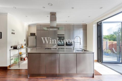 3 bedroom end of terrace house for sale, The Larches, London, N13