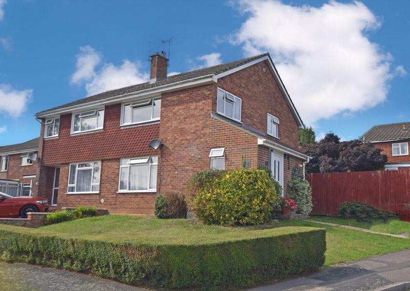 Musgrove Gardens, Alton, Hampshire 3 bed semidetached house £425,000
