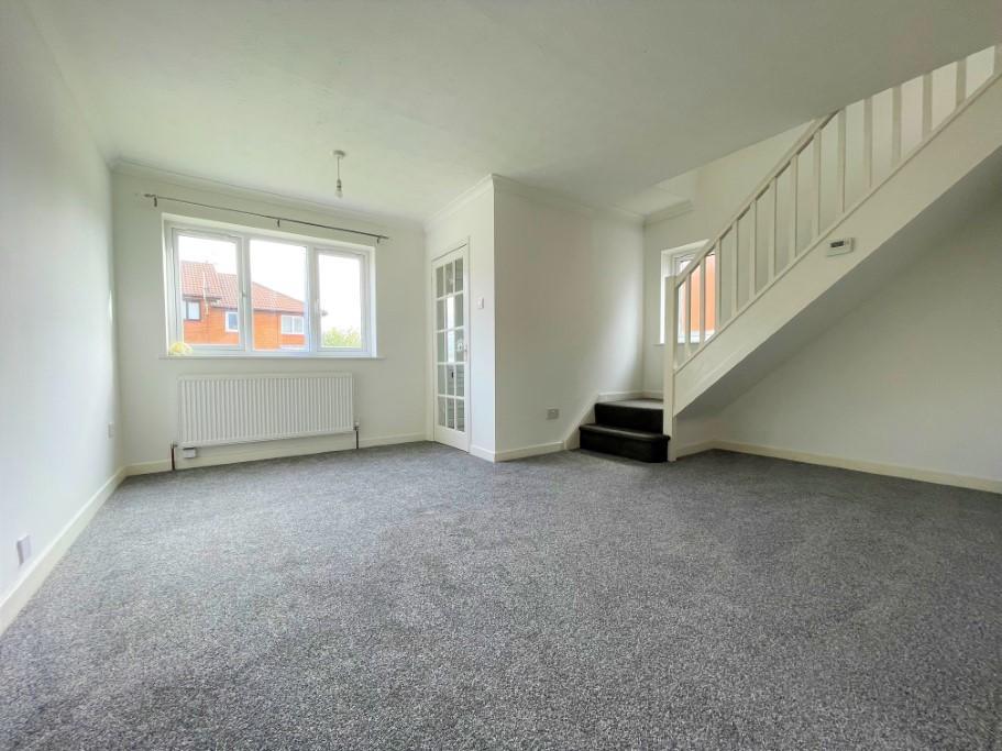 Dexter Close, Barton Hills, Luton... 3 bed semidetached house £1,275