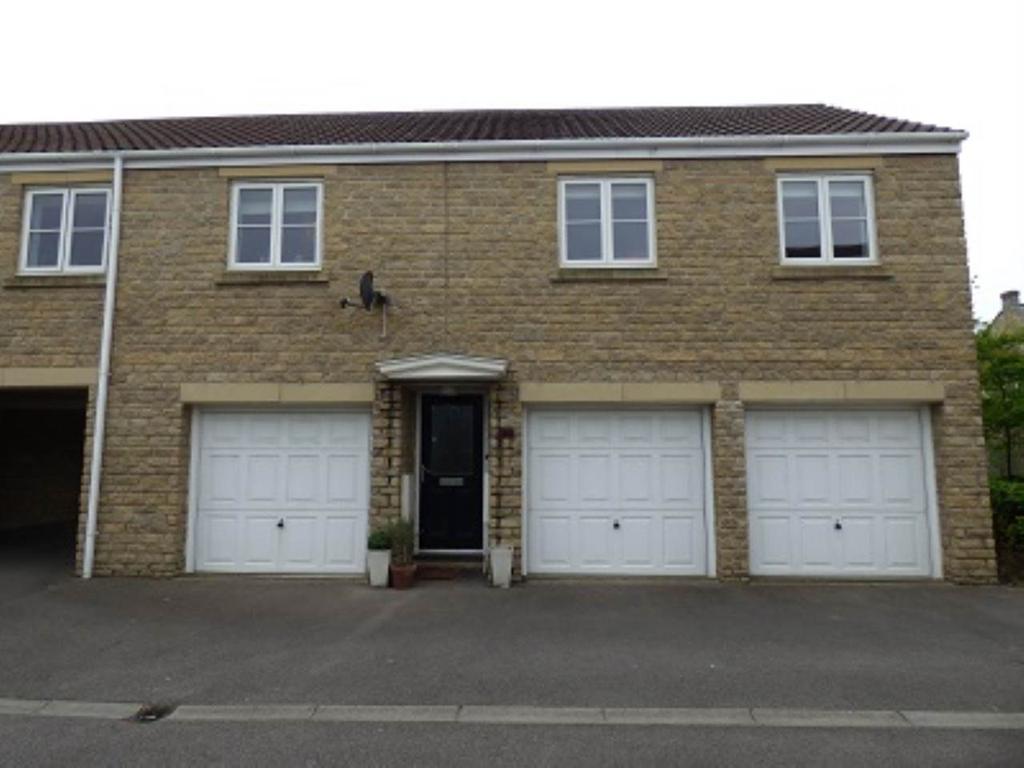 Marleys Way, Frome, Somerset 2 bed house £950 pcm (£219 pw)